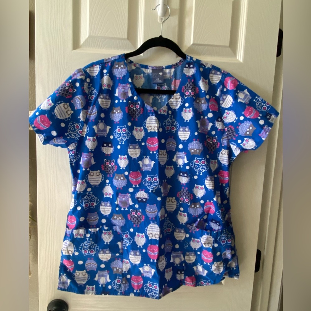 Zoe and Chole owl scrub top